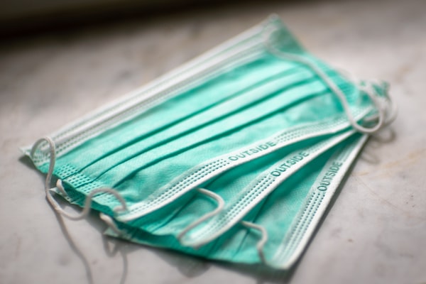 Mascaras cirurgicas descartaveis para biosseguranca